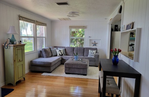 Highland Cottage | Newly Remodeled-Lake Front Oasis. Amazing Sunsets-12 min from Sebring Raceway