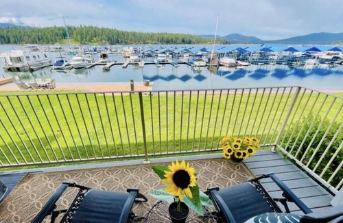 Hope Condo | Newly remodeled lakeside condo with a private patio, grass area, close to town and marina, sleeps 6-