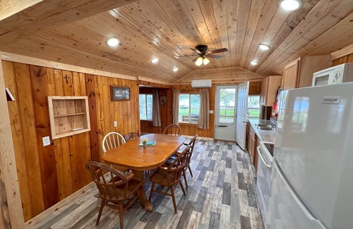 Nevis Cabin | Newly Remodeled! Lakeside Cabin at Green Valley Resort