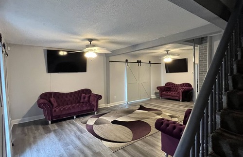 North End House | * Newly Remodeled Mini Mansion