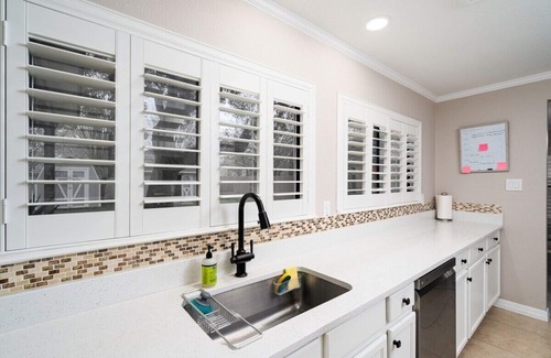 San Antonio House | ★Newly Remodeled Modern 4BR ★ Near Medical Center