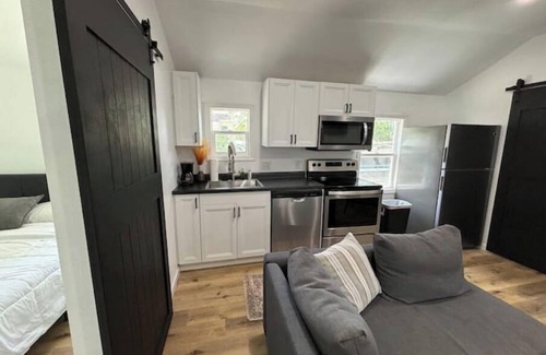 Clear Lake Cottage | Newly Remodeled Modern Cottage w/2 bedrooms, Wi-Fi, AC in peaceful Clear Lake