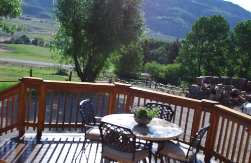 Gardiner House | Newly remodeled on 13 Acre horse ranch. 5 mins from Yellowstone National Park