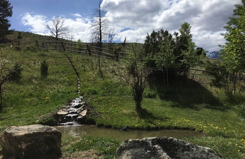 Gardiner House | Newly remodeled on 13 Acre horse ranch. 5 mins from Yellowstone National Park