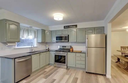 Huron House | Newly remodeled! Pool/Game Room/WiFi/Trailer Parking, Close to area attractions!