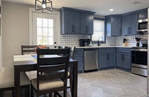 Mission House | Newly remodeled, private house/NEW JACUZZI-mins from highway