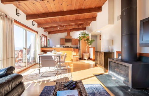 Berkeley Apartment | Newly remodeled spacious luxury unit with a view of San Francisco Bay.