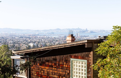 Berkeley Apartment | Newly remodeled spacious luxury unit with a view of San Francisco Bay.