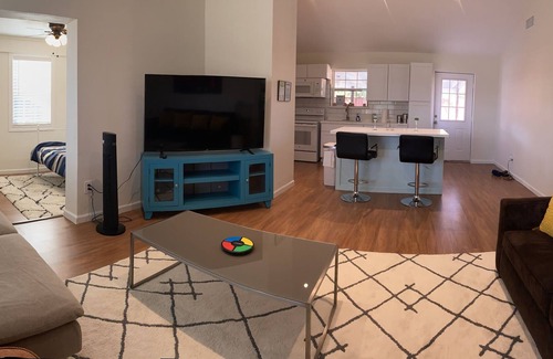 Mission House | Newly Remodeled Spacious Contemporary Home Sweet Home