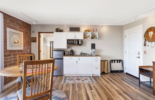 Oracle Foothills Estates Apartment | Newly remodeled suite! Large private deck w/mountain and sweeping sunset views