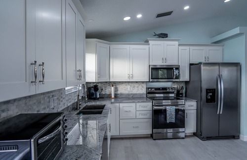 Palm Island House | Newly Remodeled & Upgraded Home w Deck, Bar, PingPong Area Volleyball Sand Court