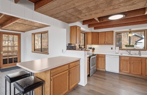 Innsbrook Ski Chalet | Newly Remodeled - Whitetail Lakeside Retreat