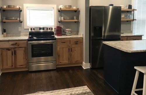 Avilla House | Newly Remolded Cute and clean Home on Main Street