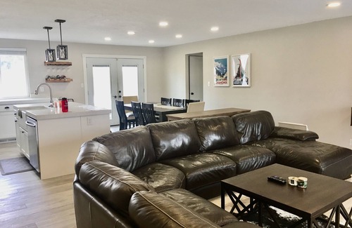 Cottonwood Heights House | Newly renovated house at the base of the canyon