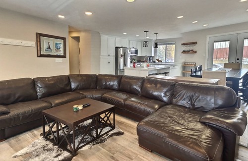 Cottonwood Heights House | Newly renovated house at the base of the canyon