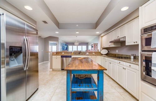 Redington Shores Condo | NEWLY RENOVATED BEACHFRONT CONDO w/PHENOMENAL VIEW OF GULF OF MEXICO!