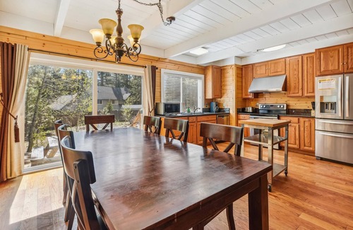 North Upper Truckee House | Newly Renovated House With Red Oak Hard Wood Floor Throughout, Pine Walls, Large Deck backs to Woodland