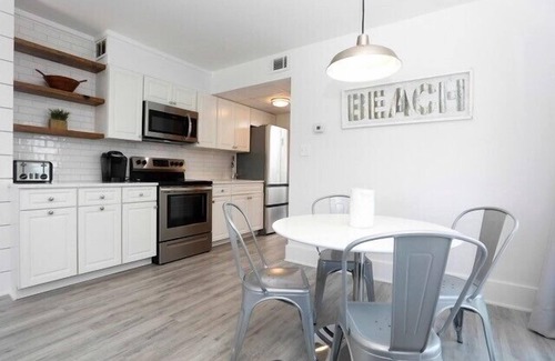 Admiral Estates Condo | Newly renovated 1 bedroom 1 bath Condo!