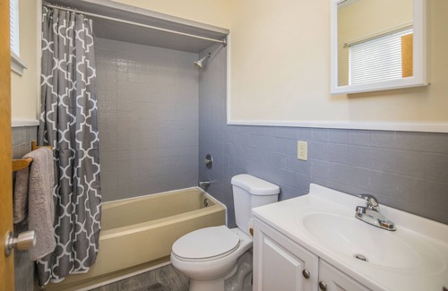 East Haven  Rutland County Apartment | Newly Renovated 1BR Near Killington