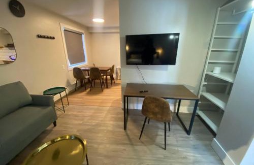 Southwest Edmonton House | Newly Renovated 1br1ba With Asian Style Tea Room