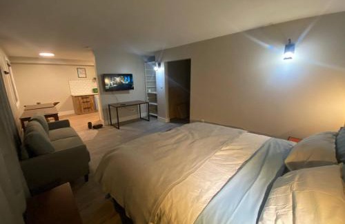 Southwest Edmonton House | Newly Renovated 1br1ba With Asian Style Tea Room
