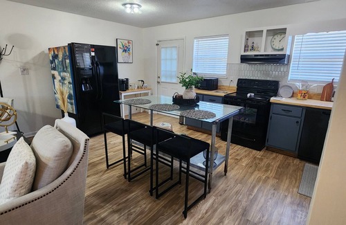 Tallahassee House | Newly renovated 2 Bed 1.5 Bath Bungalow near Universities
