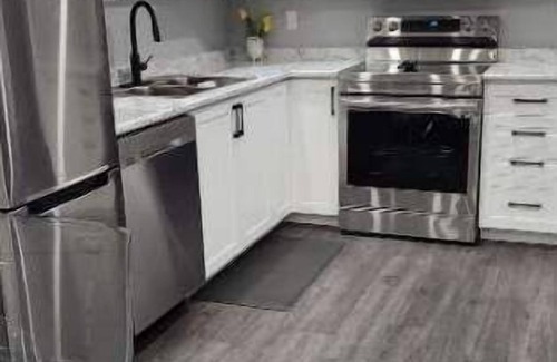 Brampton House | Newly Renovated 2 bdr basement