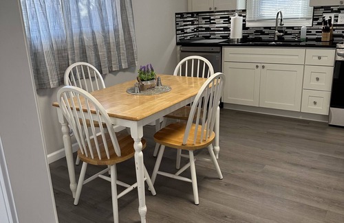 Lincoln House | Newly Renovated 2 Bed 2 Bath Home