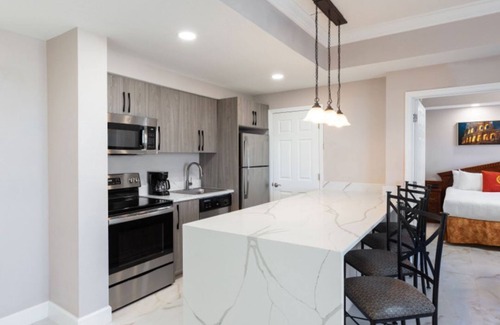 Florida Center Condo | NEWLY RENOVATED*2 Bedroom Resort Condo @ Highrise Walking distance to UNIVERSAL