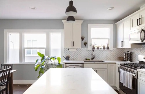 Oakland House | NEWLY Renovated 2 BR | 1 BA Havenscourt Home
