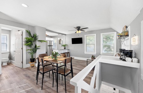 St. Petersburg - Clearwater House | Newly renovated 2/1 in the heart of St.pete
