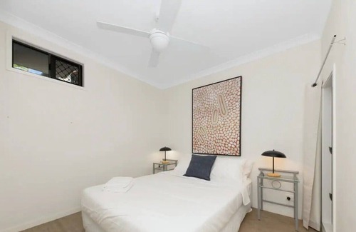 North Ward Apartment | Newly renovated 2BR apartment. The Strand offers 2.5km of stunning walkway!