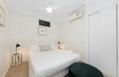 North Ward Apartment | Newly renovated 2BR apartment. The Strand offers 2.5km of stunning walkway!