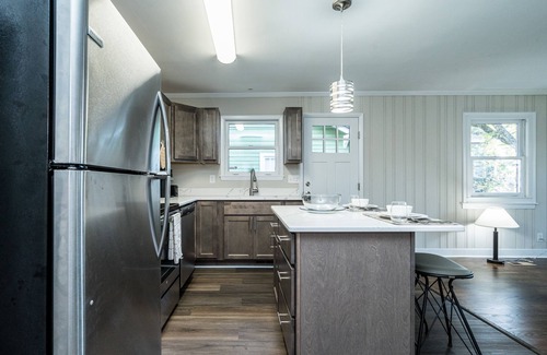 East Durham House | Newly Renovated 2BR near Downtown/Duke/NCCU/DPAC! Long Term Stays Welcome!
