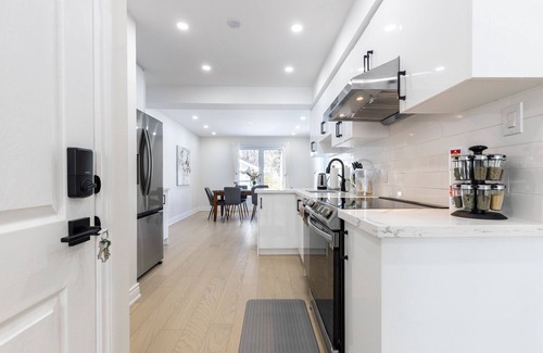 Richmond Hill House | Newly renovated 3 bedroom unit Richmond Hill