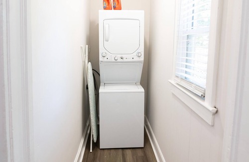 Independence House | Newly Renovated 3BR with Private Yard and Parking!