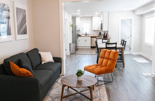 Independence House | Newly Renovated 3BR with Private Yard and Parking!