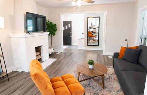 Independence House | Newly Renovated 3BR with Private Yard and Parking!