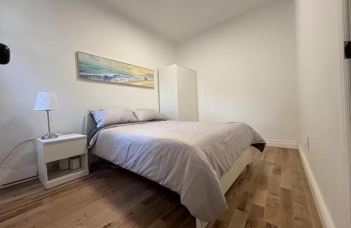 Cote-Des-Neiges—Notre-Dame-De-Grace Apartment | Newly Renovated 3BR 2BA Spacious and Modern