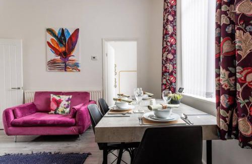 Sunderland House | Newly Renovated 3br House Near Hospital & Uni