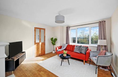 Plymouth House | Newly Renovated 3br House Perfect For Families or Contractors