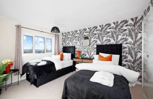 Plymouth House | Newly Renovated 3br House Perfect For Families or Contractors