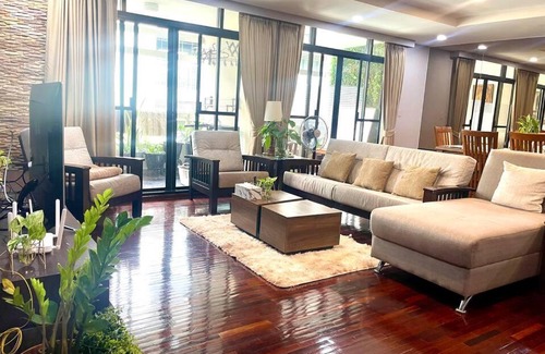 Khlong Tan Nuea Apartment | Newly Renovated 3BR Suite 146sqm BTS Thonglo