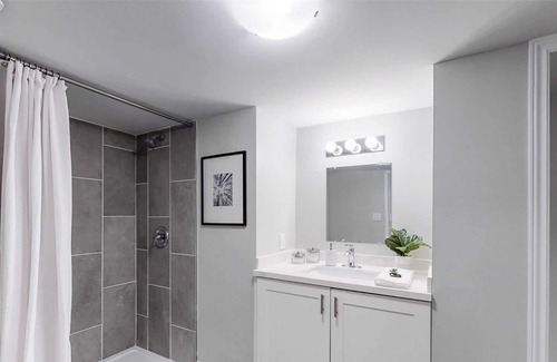 York Regional Municipality House | Newly renovated 4 bedroom and 3 bathroom home