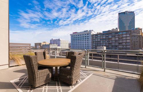 Central Business District Apartment | Newly Renovated 4-Bed Condo steps to French Quarter
