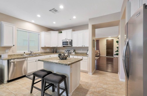Westwing Mountain House | Newly Renovated 4 Bedroom House near hiking and lots of restaurants