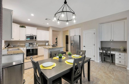 Westwing Mountain House | Newly Renovated 4 Bedroom House near hiking and lots of restaurants