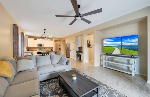 Westwing Mountain House | Newly Renovated 4 Bedroom House near hiking and lots of restaurants