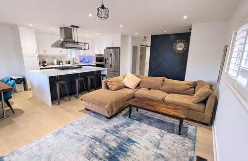 Richview House | Newly renovated 4 Rooms and 3 Baths Suite w/Parking by Pearson Airportnn