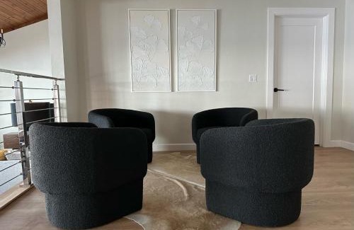 Vinita House | Newly Renovated 4B, 2.5 bath Lakefront home with South Grand Lake Views and dock